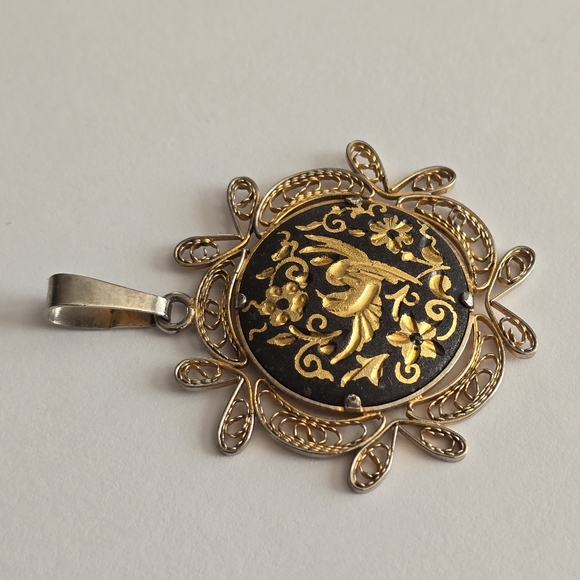 Relisted - Vintage Damascene pendant bird gold tone black - Picture 2 of 9